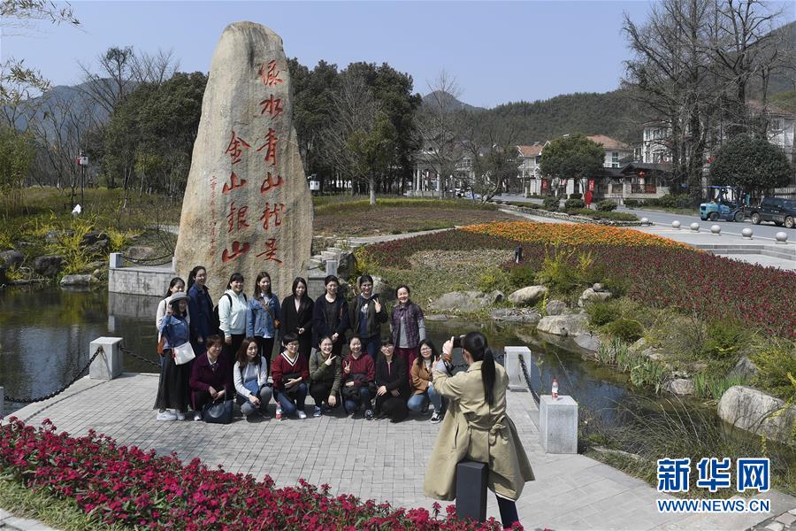 （新華全媒頭條&middot;圖文互動(dòng)）（8）風(fēng)正一帆懸&mdash;&mdash;以習(xí)近平同志為核心的黨中央治國(guó)理政一年間