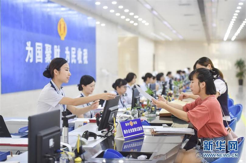 （全面深化改革這五年&middot;圖文互動）（2）跨越轉(zhuǎn)型關口 激發(fā)創(chuàng)造活力&mdash;&mdash;十八屆三中全會以來全面深化經(jīng)濟體制改革綜述