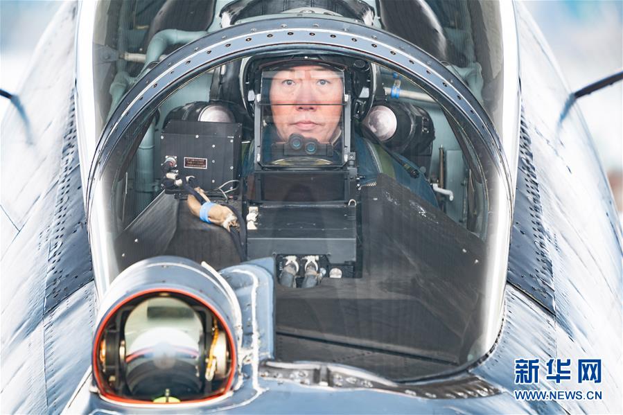 （新華全媒頭條&middot;圖文互動）（2）戰(zhàn)鷹，為祖國奮飛&mdash;&mdash;記空軍航空兵某旅旅長、特級飛行員郝井文