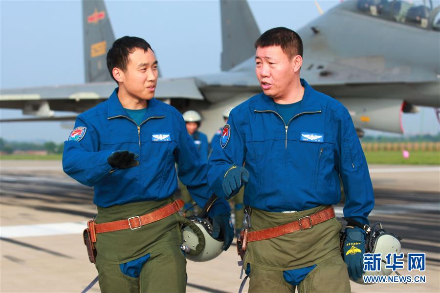 （新華全媒頭條&middot;圖文互動）（3）戰(zhàn)鷹，為祖國奮飛&mdash;&mdash;記空軍航空兵某旅旅長、特級飛行員郝井文