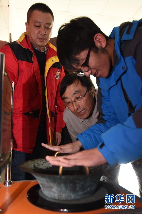 (改革先鋒風采·圖文互動)(2)郭明義:與時代同行詮釋“雷鋒精神”生命力