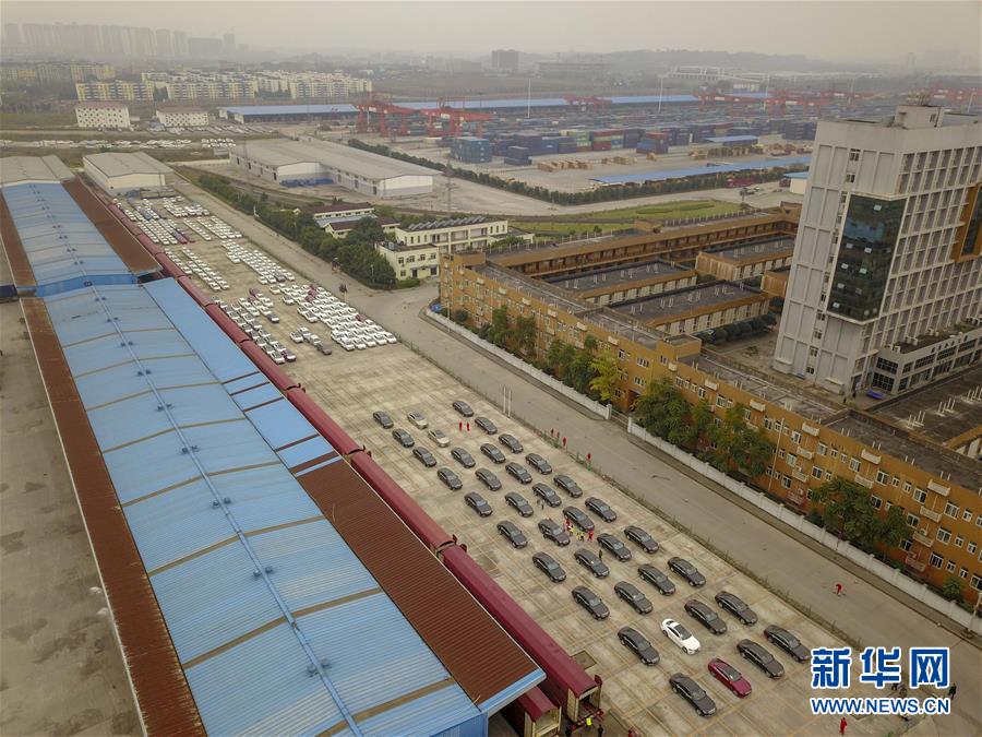 (在習(xí)近平新時(shí)代中國特色社會主義思想指引下——新時(shí)代新作為新篇章·圖文互動(dòng))(5)激活新動(dòng)能 崛起新高地 塑造山水城——重慶推動(dòng)高質(zhì)量發(fā)展觀察