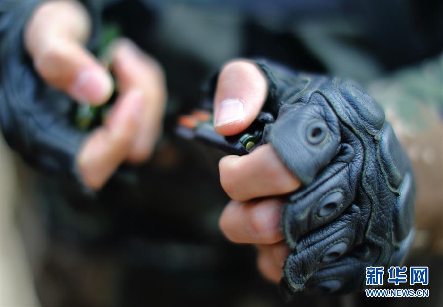 （新春走基層&middot;圖文互動）（2）實戰(zhàn)化的&ldquo;味道&rdquo;&mdash;&mdash;走進(jìn)武警雪豹突擊隊