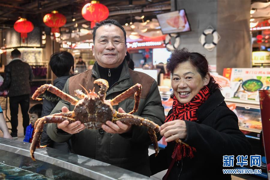 （新華全媒頭條&middot;七樂無窮&middot;春節(jié)&middot;圖文互動(dòng)）（2）變化中彰顯中國發(fā)展活力&mdash;&mdash;透視過年方式之變