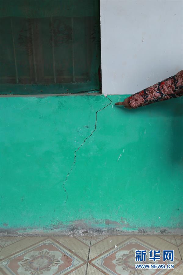 （新華視點(diǎn)&middot;圖文互動(dòng)）（4）挖掘作業(yè)距漢墓中心僅20米，村民住房出現(xiàn)裂縫&hellip;&hellip;&ldquo;造地&rdquo;如何變挖山？