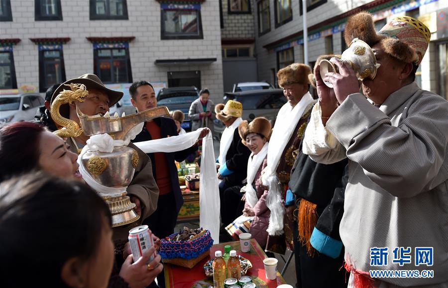 （兩會(huì)前夕看落實(shí)&middot;圖文互動(dòng)）（4）格桑花開(kāi) 幸福路寬&mdash;&mdash;西藏落實(shí)習(xí)近平總書(shū)記全國(guó)兩會(huì)重要講話精神紀(jì)實(shí)