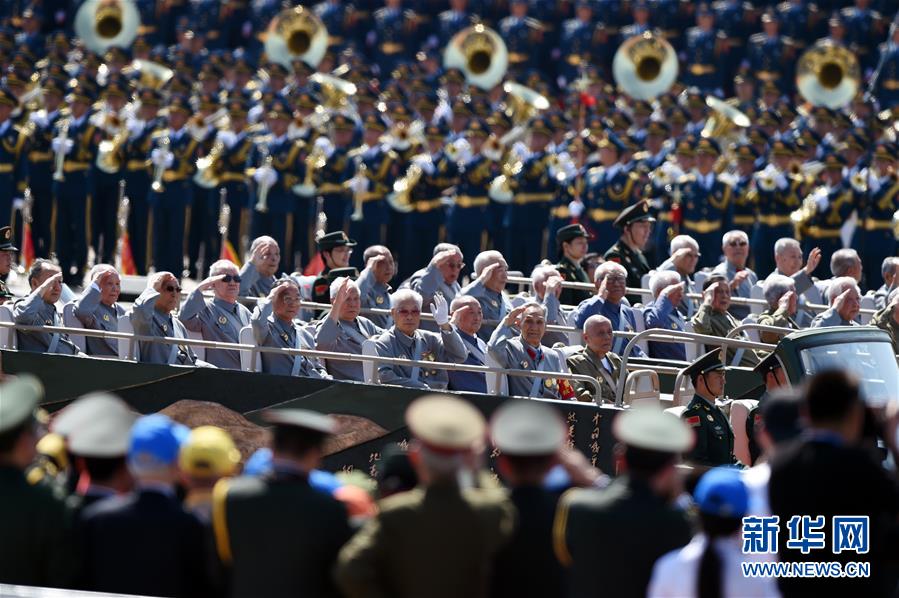 （新華全媒頭條&middot;強(qiáng)軍思想引領(lǐng)新征程&middot;圖文互動(dòng)）（2）那一刻，我們光榮接受檢閱