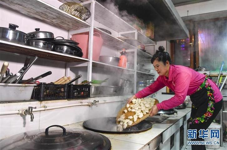 （在習(xí)近平新時代中國特色社會主義思想指引下&mdash;&mdash;新時代新作為新篇章&middot;圖文互動）（6）三年，從無名小屯到聲名遠播&mdash;&mdash;這個&ldquo;雪鄉(xiāng)&rdquo;是如何做到的？