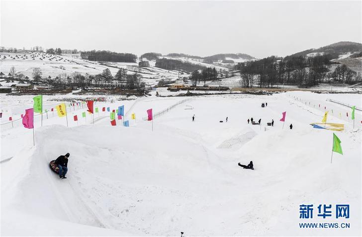 （在習(xí)近平新時代中國特色社會主義思想指引下&mdash;&mdash;新時代新作為新篇章&middot;圖文互動）（3）三年，從無名小屯到聲名遠播&mdash;&mdash;這個&ldquo;雪鄉(xiāng)&rdquo;是如何做到的？
