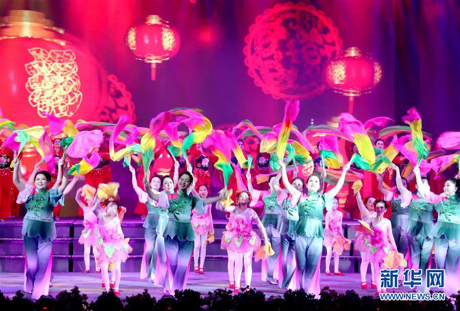 （在習(xí)近平新時(shí)代中國(guó)特色社會(huì)主義思想指引下&mdash;&mdash;新時(shí)代新作為新篇章&middot;圖文互動(dòng)）（2）歡樂(lè)的&ldquo;精氣神兒&rdquo;從哪來(lái)？&mdash;&mdash;&ldquo;東北小延安&rdquo;用&ldquo;文化密鑰&rdquo;解鎖基層治理