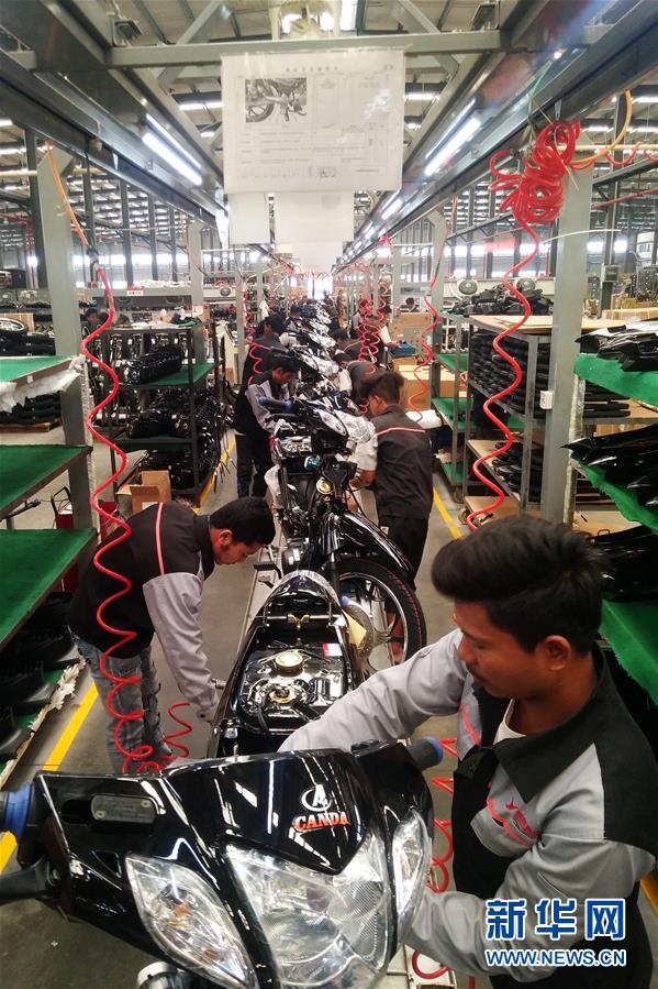 （在習(xí)近平新時(shí)代中國(guó)特色社會(huì)主義思想指引下&mdash;&mdash;新時(shí)代新作為新篇章&middot;圖文互動(dòng)）（8）高原春來(lái)早 云嶺開(kāi)新篇 