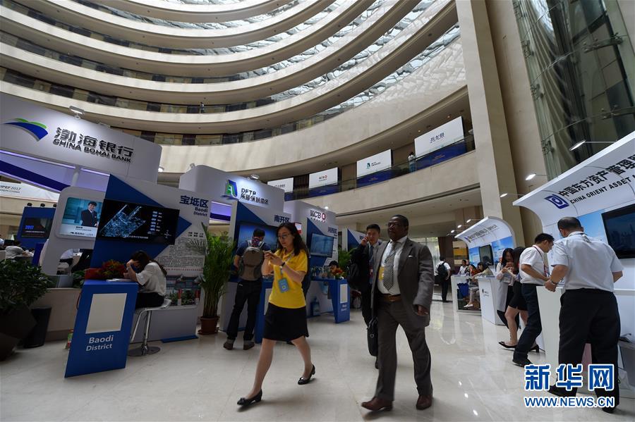 （新華全媒頭條&middot;迎接兩會(huì)&middot;經(jīng)濟(jì)特稿&middot;圖文互動(dòng)）（1）堅(jiān)定信心 搶抓機(jī)遇勇爭先&mdash;&mdash;迎接全國兩會(huì)中國經(jīng)濟(jì)系列述評(píng)之一