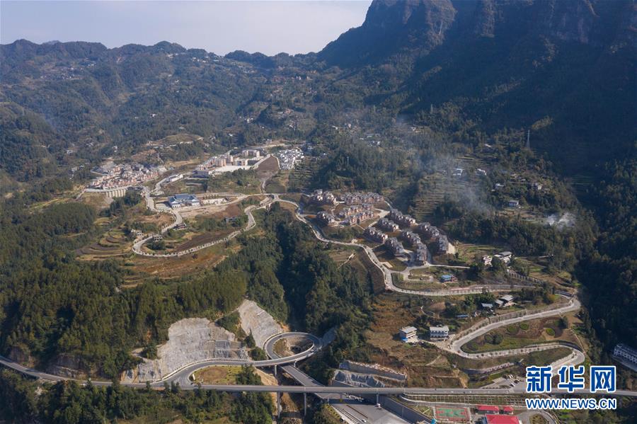 (兩會(huì)前夕看落實(shí)·圖文互動(dòng))(1)“飛針走線”“繡”出小康畫卷——四川落實(shí)習(xí)近平總書記全國(guó)兩會(huì)重要講話精神紀(jì)實(shí)