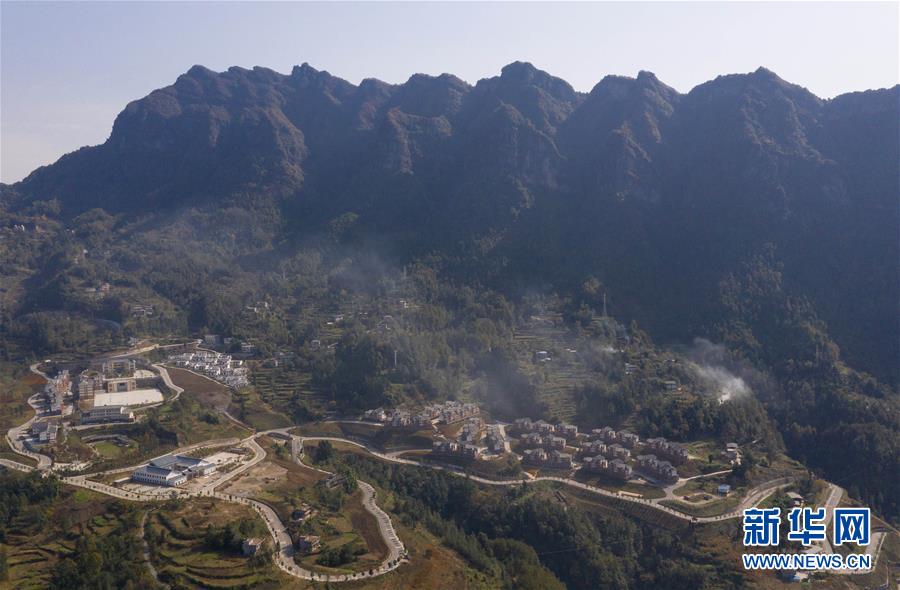 (兩會(huì)前夕看落實(shí)·圖文互動(dòng))(2)“飛針走線”“繡”出小康畫卷——四川落實(shí)習(xí)近平總書記全國(guó)兩會(huì)重要講話精神紀(jì)實(shí)