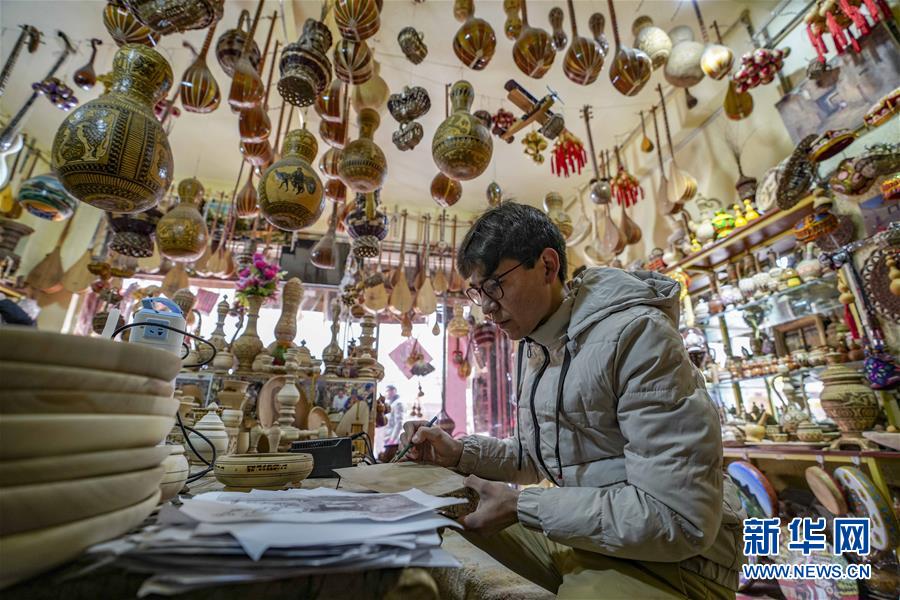 (兩會前夕看落實(shí)·圖文互動)(2)牢記囑托增進(jìn)民族團(tuán)結(jié) 凝心聚力建設(shè)美麗新疆——新疆落實(shí)習(xí)近平總書記全國兩會重要講話精神紀(jì)實(shí)