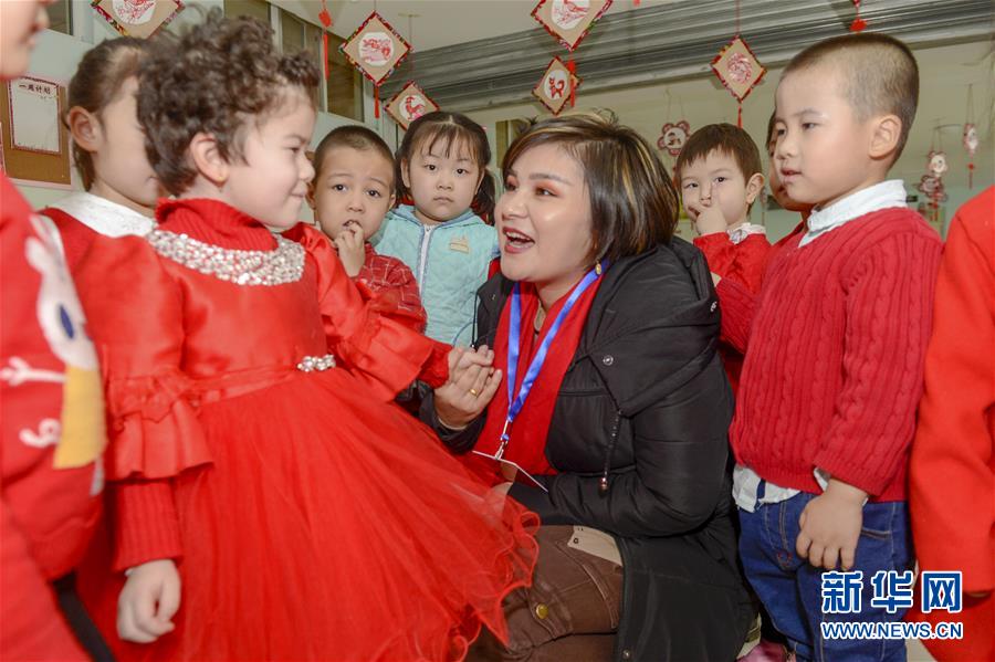 (兩會前夕看落實(shí)·圖文互動)(5)牢記囑托增進(jìn)民族團(tuán)結(jié) 凝心聚力建設(shè)美麗新疆——新疆落實(shí)習(xí)近平總書記全國兩會重要講話精神紀(jì)實(shí)