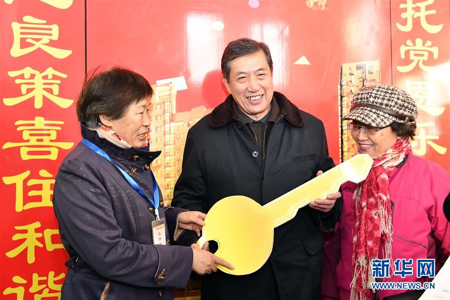 （新華全媒頭條&middot;圖文互動(dòng)）（4）承諾有&ldquo;干貨&rdquo; 落實(shí)有&ldquo;硬招&rdquo;&mdash;&mdash;&ldquo;全國(guó)兩會(huì)部長(zhǎng)通道&rdquo;上承諾踐行情況掃描