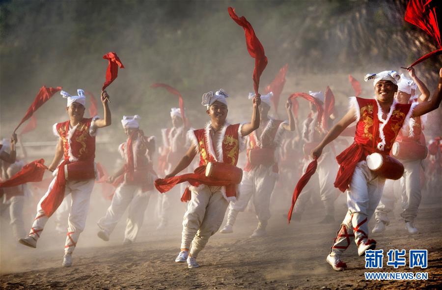 （新華全媒頭條&middot;迎接兩會(huì)特別報(bào)道&middot;圖文互動(dòng)）（7）奮進(jìn)，向著第一個(gè)百年奮斗目標(biāo)&mdash;&mdash;寫在2019年全國兩會(huì)召開之際