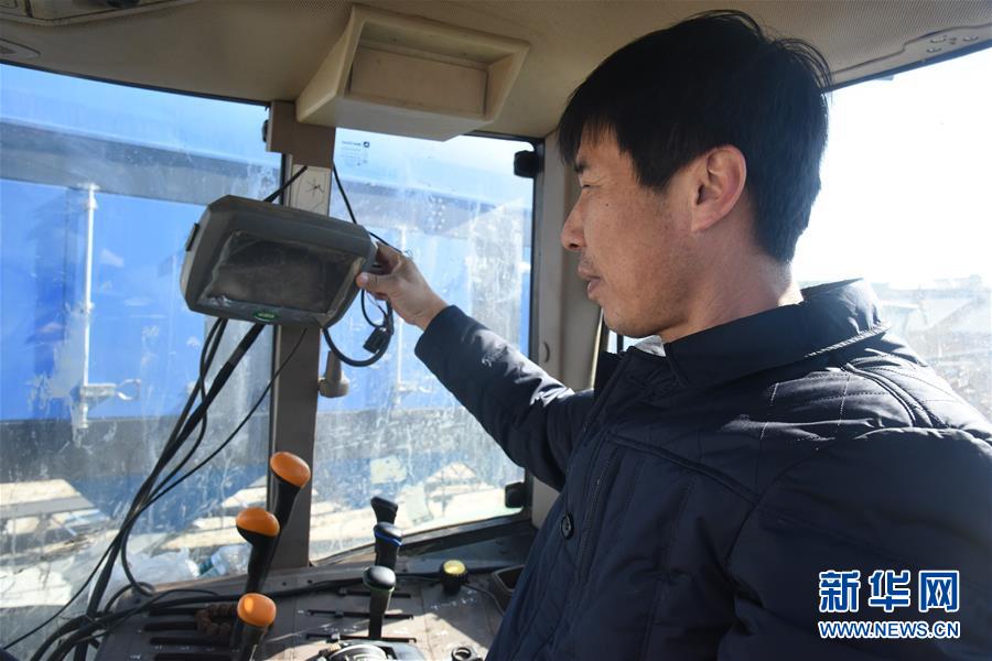 (在習(xí)近平新時代中國特色社會主義思想指引下——新時代新作為新篇章·圖文互動)(1)黑土地上感受“中國飯碗”新變化