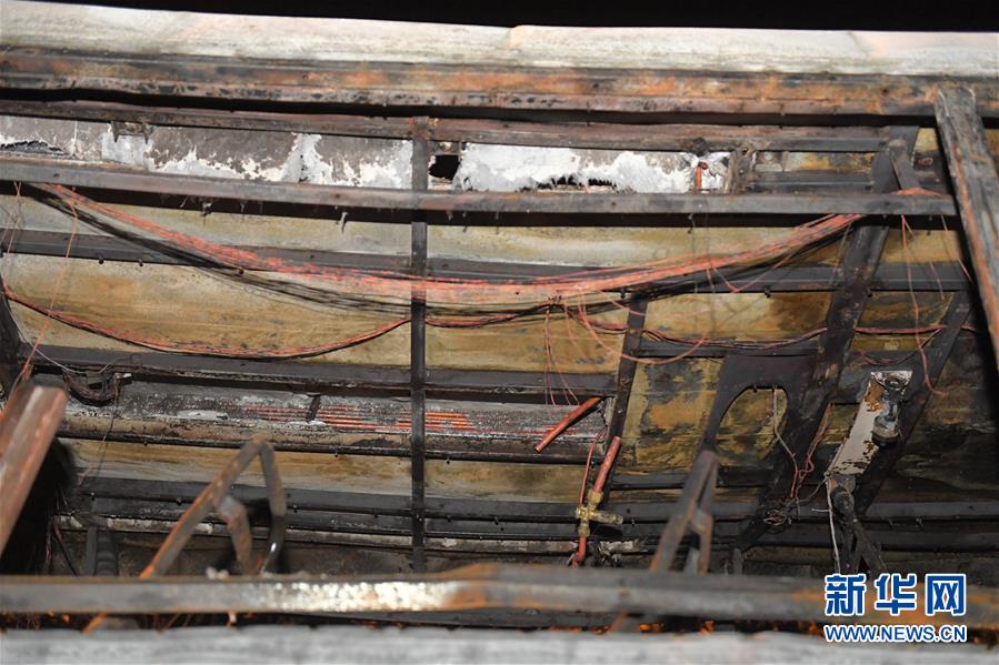 (新華網(wǎng))(3)湖南常長(zhǎng)高速客車(chē)起火事故致26人死亡