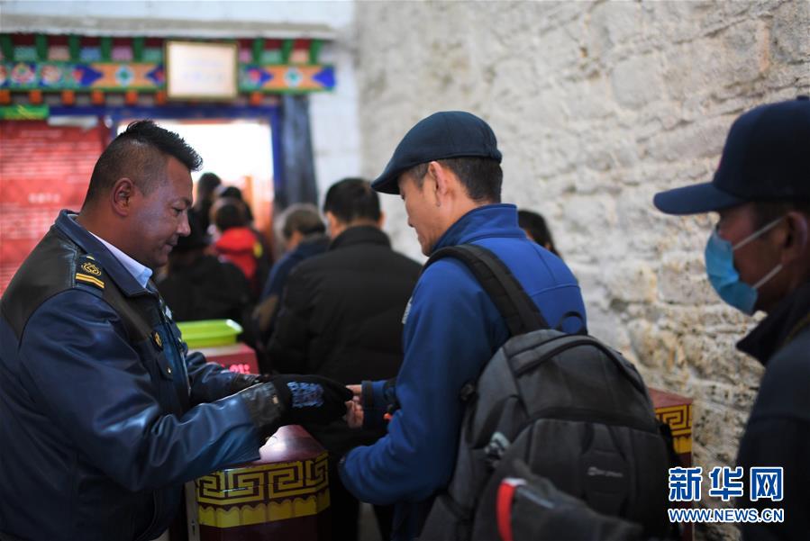 （西藏民主改革60周年&middot;圖文互動(dòng)）（5）布達(dá)拉宮守護(hù)者的一天