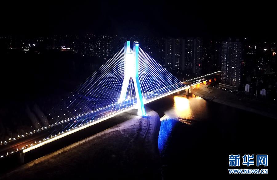 （在習(xí)近平新時代中國特色社會主義思想指引下&mdash;&mdash;新時代新作為新篇章&middot;圖文互動）（6）梗阻的&ldquo;血脈&rdquo;通了 彼此的心拉近了&mdash;&mdash;京津冀&ldquo;斷頭路&rdquo;打通記