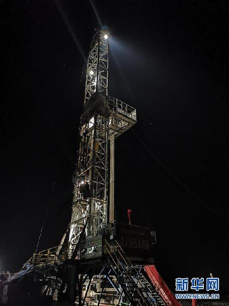 （走基層 聽民聲&middot;圖文互動）（3）&ldquo;條件進(jìn)步了，好作風(fēng)沒變&rdquo;&mdash;&mdash;記者夜守大慶油田1205鉆井隊