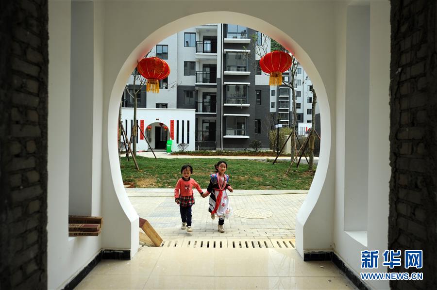 （在習近平新時代中國特色社會主義思想指引下&mdash;&mdash;新時代新作為新篇章&middot;圖文互動）（1）&ldquo;搬遷到哪里，服務就延伸到哪里&rdquo;&mdash;&mdash;貴州推進易地扶貧搬遷&ldquo;后半篇文章&rdquo; 