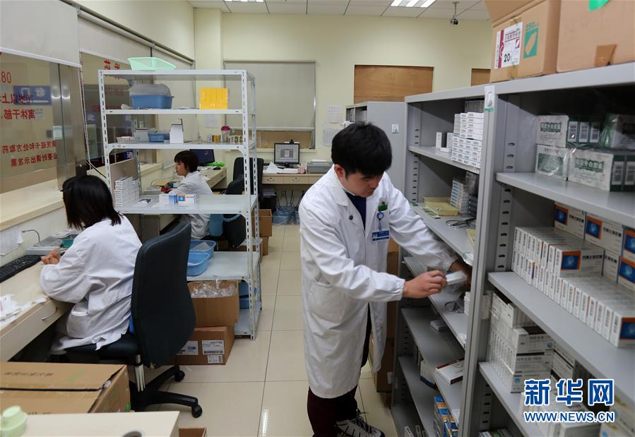 （新華全媒頭條&middot;圖文互動）（1）一粒藥片牽動萬人心，藥品集中采購給你我省了多少？