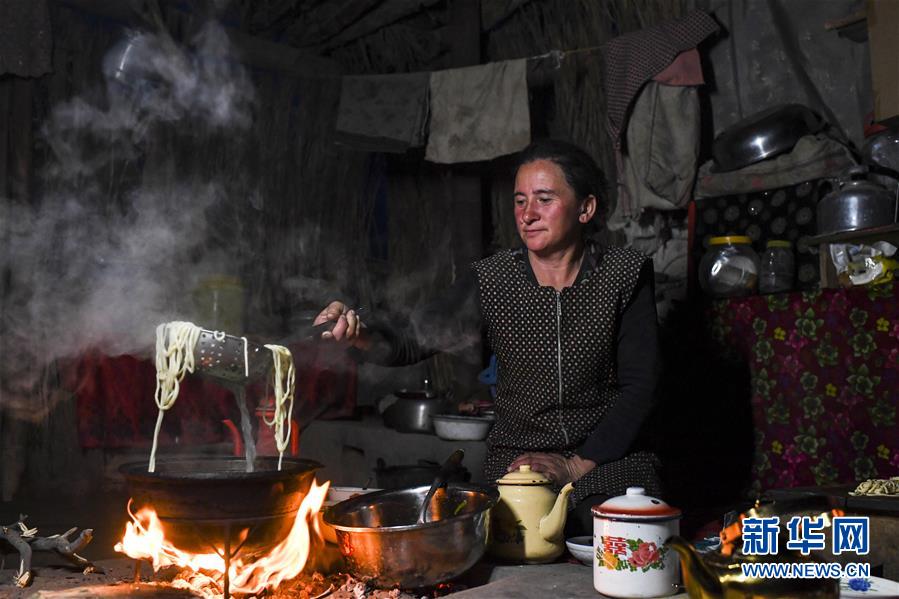 （新華全媒頭條&middot;圖文互動(dòng)）（5）一步千年，&ldquo;最后的沙漠部落&rdquo;遷入新家園