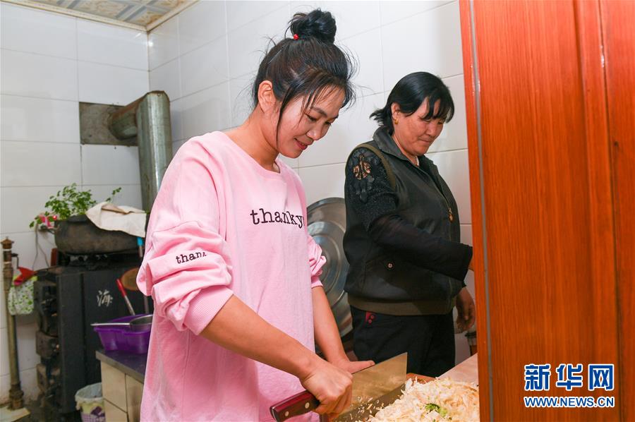 （壯麗70年&middot;奮斗新時代&middot;圖文互動）（2）情同一家，守望相助，共奔小康&mdash;&mdash;內(nèi)蒙古興安盟巴彥敖包嘎查民族團結(jié)見聞