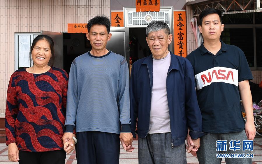 (新華全媒頭條·圖文互動)(9)守望——記舢舨洲“島主”黃燦明一門四代航標工