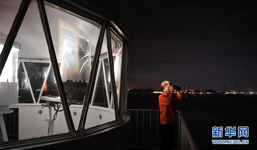 (新華全媒頭條·圖文互動)(8)守望——記舢舨洲“島主”黃燦明一門四代航標工