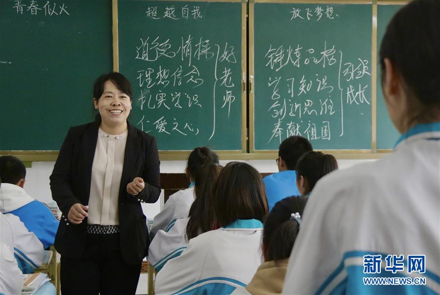 (新華全媒頭條·圖文互動)(3)大漠小城的別樣青春——記內(nèi)地青年學子扎根新疆且末教書育人