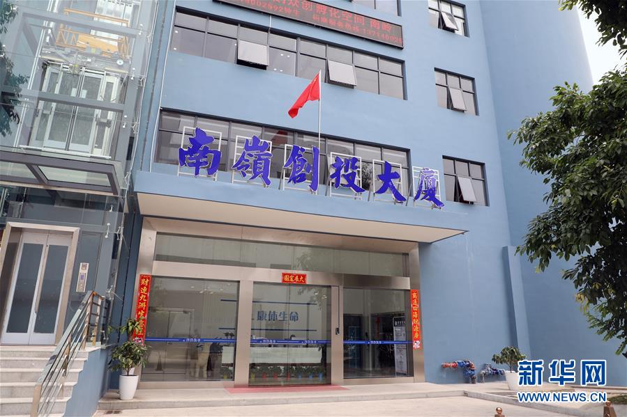 （在習(xí)近平新時代中國特色社會主義思想指引下&mdash;&mdash;新時代新作為新篇章&middot;圖文互動）（4）從種地到&ldquo;種&rdquo;高科技產(chǎn)業(yè)&mdash;&mdash;&ldquo;改革村&rdquo;的新思維