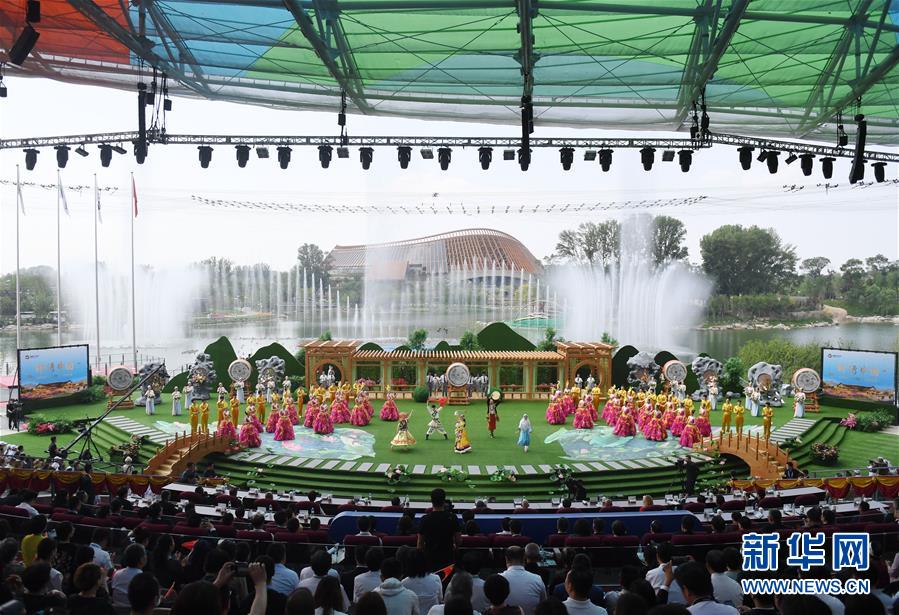 （在習(xí)近平新時(shí)代中國(guó)特色社會(huì)主義思想指引下&mdash;&mdash;新時(shí)代新作為新篇章&middot;圖文互動(dòng)）（1）從世園會(huì)&ldquo;看&rdquo;中國(guó)綠色發(fā)展之路&mdash;&mdash;寫在北京世園會(huì)&ldquo;中國(guó)國(guó)家館日&rdquo;到來之際