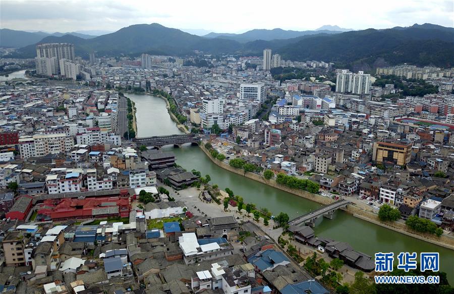 （新華全媒頭條&middot;不忘初心、牢記使命&mdash;&mdash;記者再走長征路&middot;圖文互動(dòng)）（3）風(fēng)展紅旗如畫&mdash;&mdash;來自長征出發(fā)地長汀、寧化的紅色信仰報(bào)告 