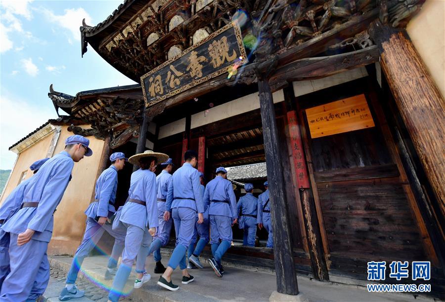 （新華全媒頭條&middot;不忘初心、牢記使命&mdash;&mdash;記者再走長征路&middot;圖文互動(dòng)）（10）風(fēng)展紅旗如畫&mdash;&mdash;來自長征出發(fā)地長汀、寧化的紅色信仰報(bào)告 