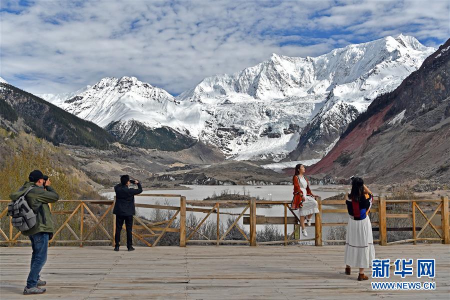 （壯麗70年&middot;奮斗新時代&middot;圖文互動）（5）駛向幸福的&ldquo;天路&rdquo;&mdash;&mdash;川藏公路藏區(qū)變遷