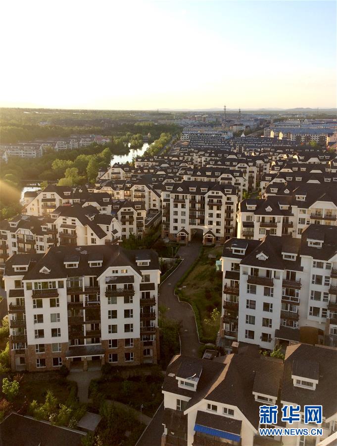 （在習(xí)近平新時(shí)代中國特色社會(huì)主義思想指引下&mdash;&mdash;新時(shí)代新作為新篇章&middot;圖文互動(dòng)）（2）在這里，遇見&ldquo;詩和遠(yuǎn)方&rdquo;&mdash;&mdash;長白山下&ldquo;第一鎮(zhèn)&rdquo;的全域旅游實(shí)踐