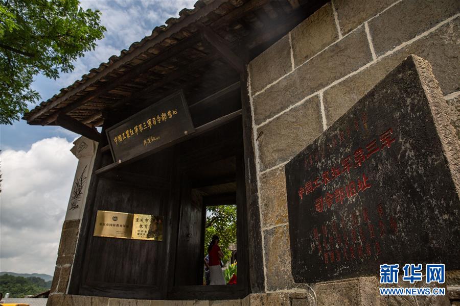 （壯麗70年&middot;奮斗新時代&mdash;&mdash;記者再走長征路&middot;圖文互動）（1）手捧棉被憶紅軍：走了那么多年，我們都念他們的好