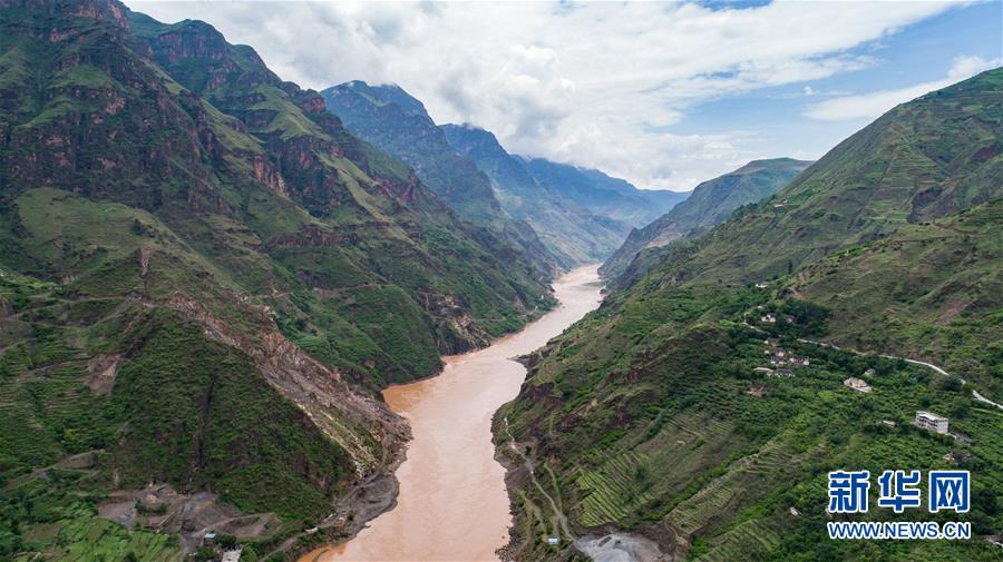 (壯麗70年·奮斗新時(shí)代——記者再走長征路·圖文互動(dòng))(2)七天七夜,驚心動(dòng)魄——皎平渡口永不消失的紅色記憶