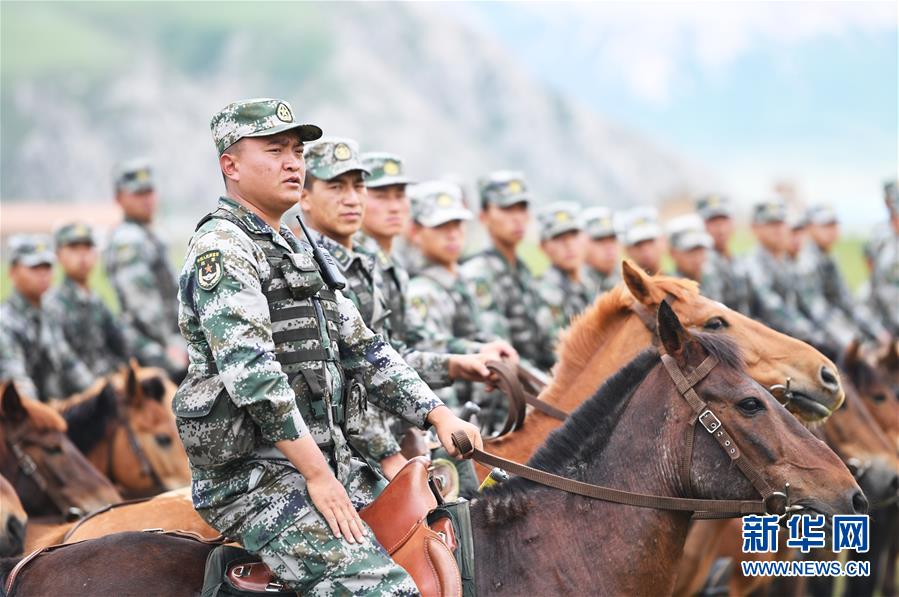 （新華全媒頭條&middot;愛國情 奮斗者&middot;圖文互動(dòng)）（1）初心不改 紅心向黨&mdash;&mdash;西部戰(zhàn)區(qū)陸軍某旅玉樹獨(dú)立騎兵連連長(zhǎng)尼都塔生一家四代跟黨走紀(jì)實(shí)