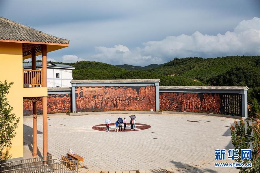 （新華全媒頭條&middot;壯麗70年&middot;奮斗新時(shí)代&mdash;&mdash;記者再走長(zhǎng)征路&middot;圖文互動(dòng)）（2）前進(jìn)，向著光明的方向&mdash;&mdash;尋訪金沙江畔紅色印記