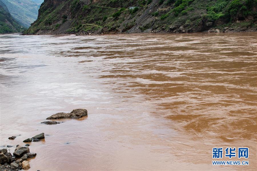 （新華全媒頭條&middot;壯麗70年&middot;奮斗新時(shí)代&mdash;&mdash;記者再走長(zhǎng)征路&middot;圖文互動(dòng)）（7）前進(jìn)，向著光明的方向&mdash;&mdash;尋訪金沙江畔紅色印記