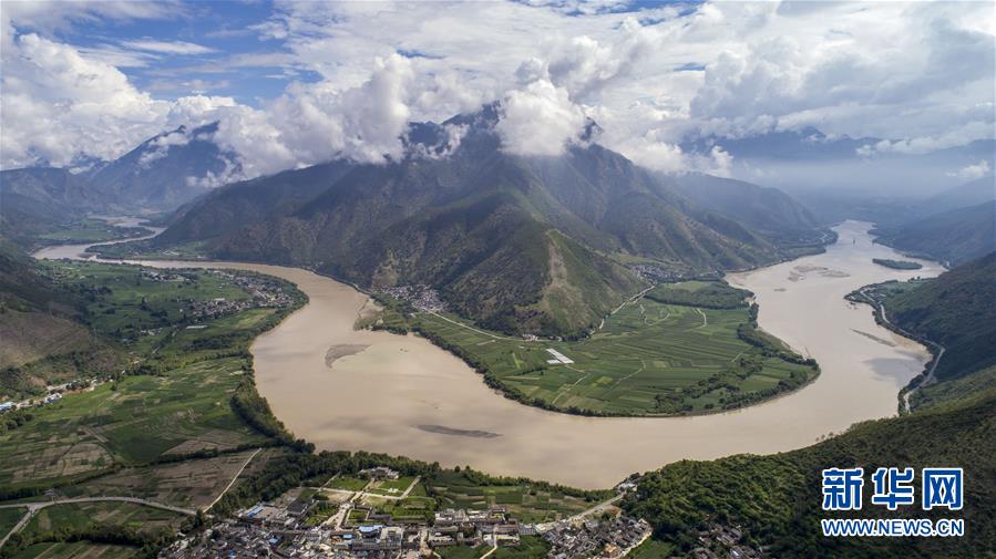 （新華全媒頭條&middot;壯麗70年&middot;奮斗新時(shí)代&mdash;&mdash;記者再走長(zhǎng)征路&middot;圖文互動(dòng)）（10）前進(jìn)，向著光明的方向&mdash;&mdash;尋訪金沙江畔紅色印記