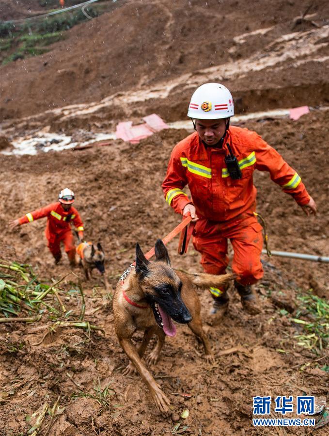 （新華全媒頭條&middot;圖文互動）（4）有一絲希望，就盡百倍努力&mdash;&mdash;貴州水城&ldquo;7&middot;23&rdquo;特大山體滑坡72小時救援紀實