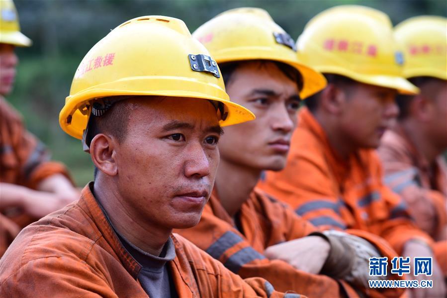 （新華全媒頭條&middot;圖文互動）（8）有一絲希望，就盡百倍努力&mdash;&mdash;貴州水城&ldquo;7&middot;23&rdquo;特大山體滑坡72小時救援紀實