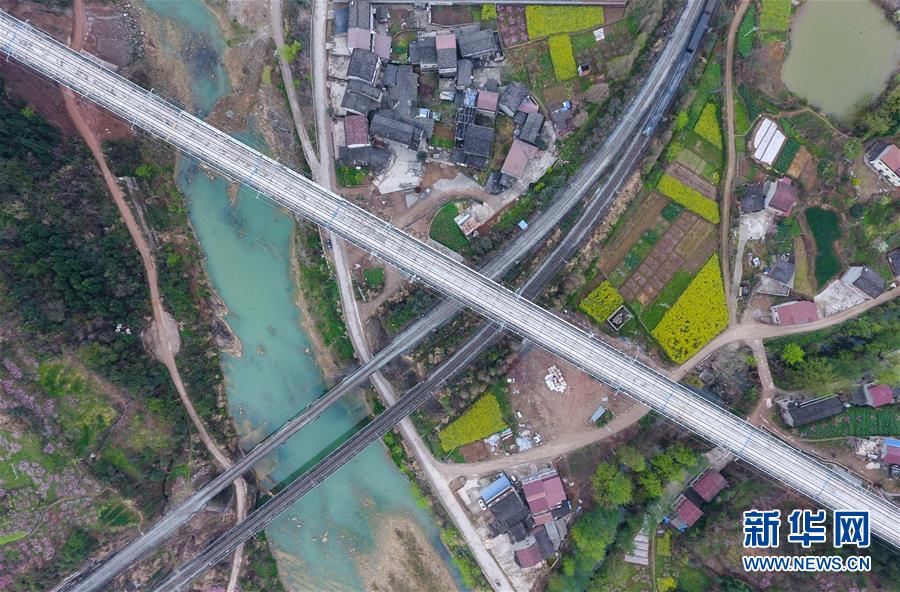 (壯麗70年·奮斗新時代——共和國發(fā)展成就巡禮·圖文互動)(6)治蜀往事激越 興川今朝豪邁——新中國成立70年四川發(fā)展巡禮