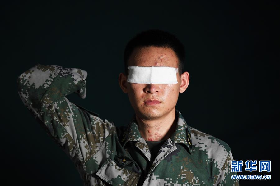 (圖文互動(dòng))(1)新時(shí)代最可愛的人——“時(shí)代楷模”“排雷英雄戰(zhàn)士”杜富國(guó)采訪手記